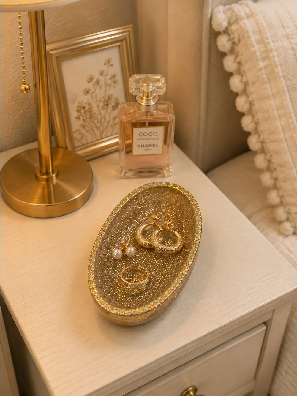 Sparkle Oval Soap Dish with Cream Floral Soaps, Catchall trinket tray